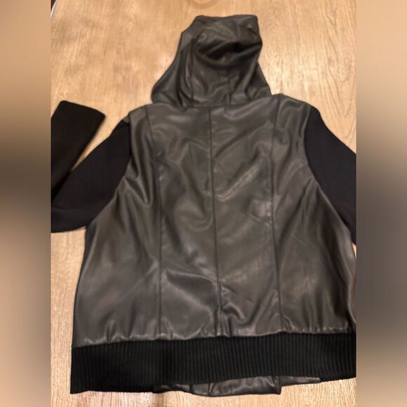 Bernardo vegan sleek jacket. Brand new! Amazing style! Black - Picture 13 of 16